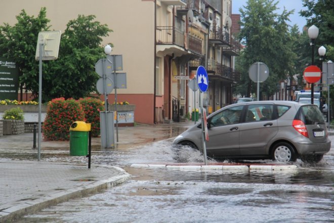 Grad i deszcz nad Ostrołęką: Blac bema pod wodą [11 VII 2012] - zdjęcie #7 - eOstroleka.pl