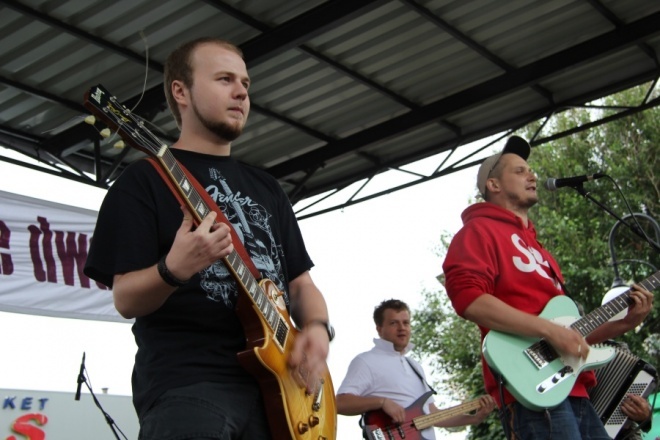 Koncert zespołu PodobaMISIę w strugach deszczu [14 VII 2012] - zdjęcie #6 - eOstroleka.pl