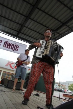 Koncert zespołu PodobaMISIę w strugach deszczu [14 VII 2012] - zdjęcie #31 - eOstroleka.pl