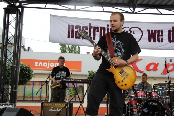 Koncert zespołu PodobaMISIę w strugach deszczu [14 VII 2012] - zdjęcie #15 - eOstroleka.pl