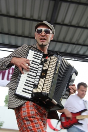 Koncert zespołu PodobaMISIę w strugach deszczu [14 VII 2012] - zdjęcie #24 - eOstroleka.pl