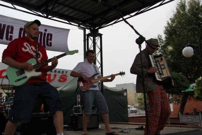 Koncert zespołu PodobaMISIę w strugach deszczu [14 VII 2012] - zdjęcie #19 - eOstroleka.pl