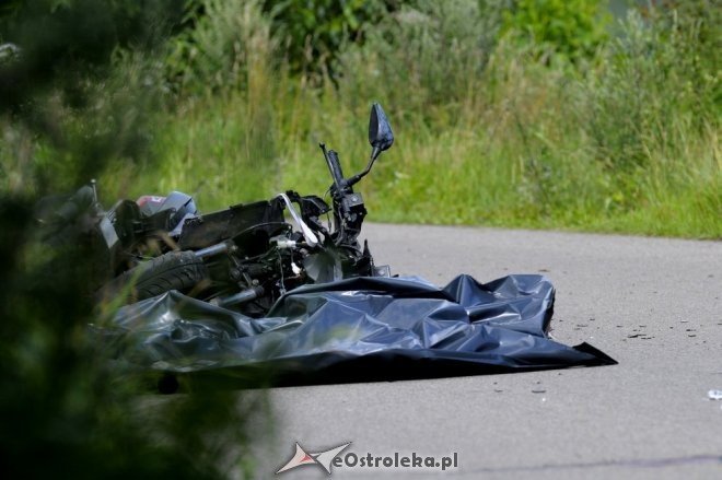 Tragiczny wypadek na trasie Czarnia - Baba [22.07.2012] - zdjęcie #4 - eOstroleka.pl