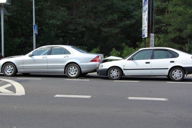 Kolizja czterech aut na ulicy Łomżyńskiej [27.VII.2012] - zdjęcie #2 - eOstroleka.pl