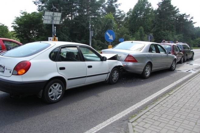 Kolizja czterech aut na ulicy Łomżyńskiej [27.VII.2012] - zdjęcie #7 - eOstroleka.pl