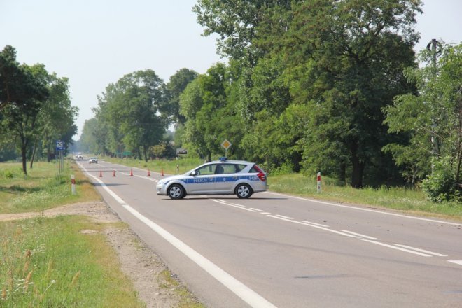 W Dobrołęce przewróciła się ciężarówka: Droga krajowa nr 61 zablokowana [28 VII 2012A] - zdjęcie #4 - eOstroleka.pl