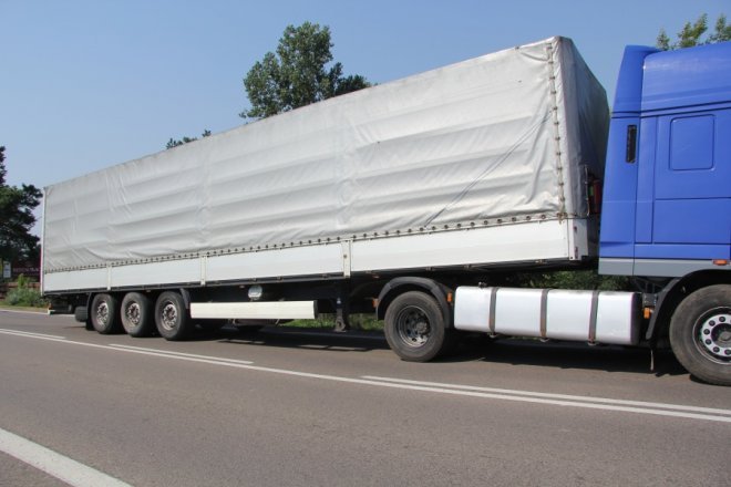 W Dobrołęce przewróciła się ciężarówka: Droga krajowa nr 61 zablokowana [28 VII 2012A] - zdjęcie #5 - eOstroleka.pl
