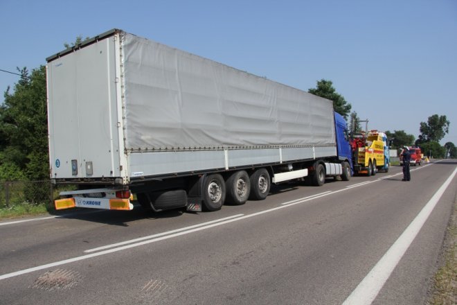 W Dobrołęce przewróciła się ciężarówka: Droga krajowa nr 61 zablokowana [28 VII 2012A] - zdjęcie #6 - eOstroleka.pl