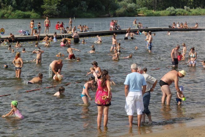 Tłumy ostrołęczan bawią się na plaży miejskiej [28 VII 2012] - zdjęcie #8 - eOstroleka.pl