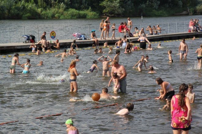 Tłumy ostrołęczan bawią się na plaży miejskiej [28 VII 2012] - zdjęcie #9 - eOstroleka.pl