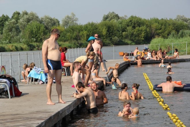Tłumy ostrołęczan bawią się na plaży miejskiej [28 VII 2012] - zdjęcie #26 - eOstroleka.pl