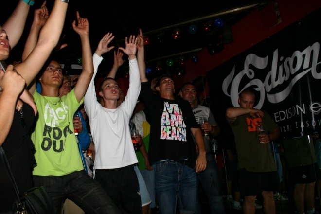 Koncera rapera Kali w ostrołęckiej Piwnicy 17 [28.VII.2012] - zdjęcie #24 - eOstroleka.pl