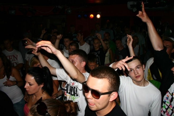 Koncera rapera Kali w ostrołęckiej Piwnicy 17 [28.VII.2012] - zdjęcie #6 - eOstroleka.pl