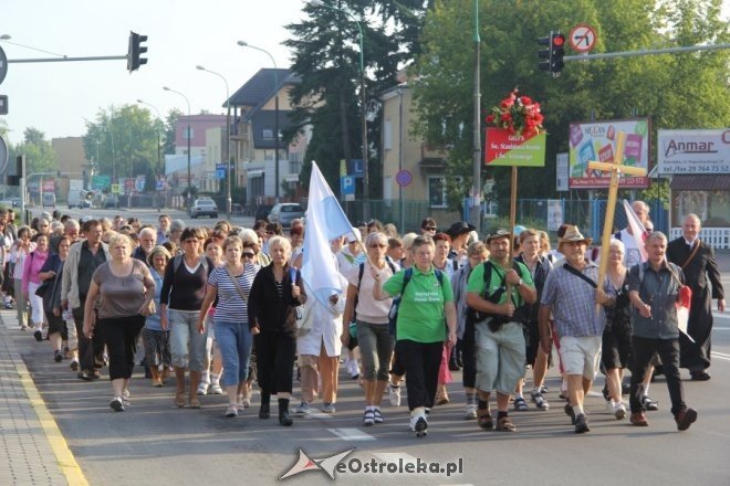 Wyruszyła XXVIII piesza pielgrzymka na Jasną Górę [1 VII 2012] - zdjęcie #32 - eOstroleka.pl