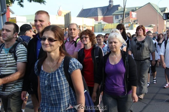 Wyruszyła XXVIII piesza pielgrzymka na Jasną Górę [1 VII 2012] - zdjęcie #55 - eOstroleka.pl