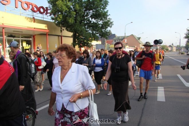 Wyruszyła XXVIII piesza pielgrzymka na Jasną Górę [1 VII 2012] - zdjęcie #61 - eOstroleka.pl