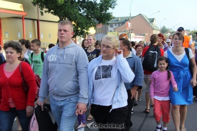 Wyruszyła XXVIII piesza pielgrzymka na Jasną Górę [1 VII 2012] - zdjęcie #3 - eOstroleka.pl