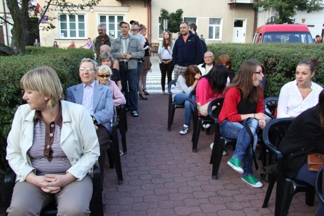 Art Czwartek: Deszcz w butach - recital Klaudii Miłoszewskiej [10 VIII 2012] - zdjęcie #30 - eOstroleka.pl