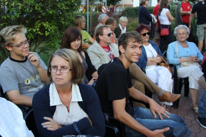 Art Czwartek: Deszcz w butach - recital Klaudii Miłoszewskiej [10 VIII 2012] - zdjęcie #27 - eOstroleka.pl