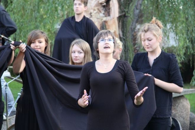 Art Czwartek: Deszcz w butach - recital Klaudii Miłoszewskiej [10 VIII 2012] - zdjęcie #18 - eOstroleka.pl