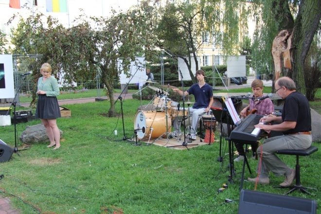 Art Czwartek: Deszcz w butach - recital Klaudii Miłoszewskiej [10 VIII 2012] - zdjęcie #15 - eOstroleka.pl