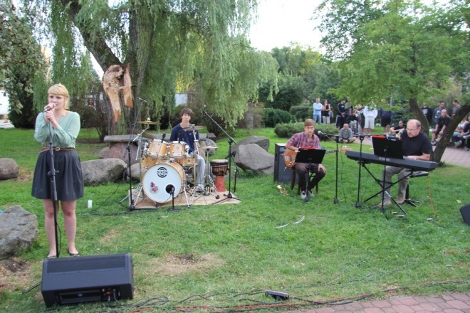 Art Czwartek: Deszcz w butach - recital Klaudii Miłoszewskiej [10 VIII 2012] - zdjęcie #8 - eOstroleka.pl