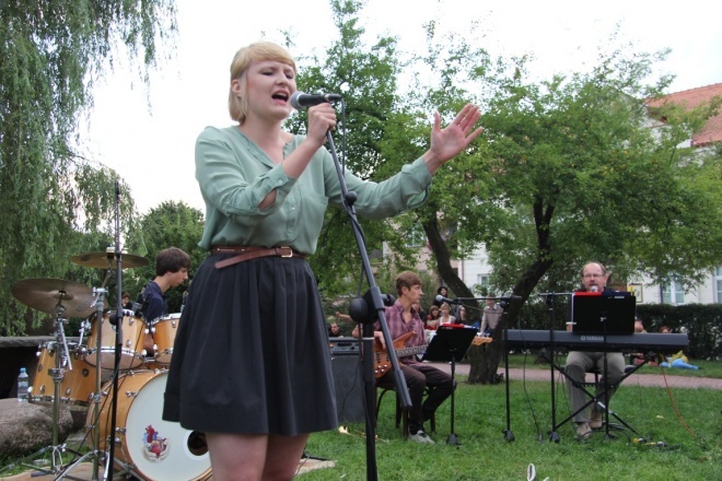 Art Czwartek: Deszcz w butach - recital Klaudii Miłoszewskiej [10 VIII 2012] - zdjęcie #1 - eOstroleka.pl