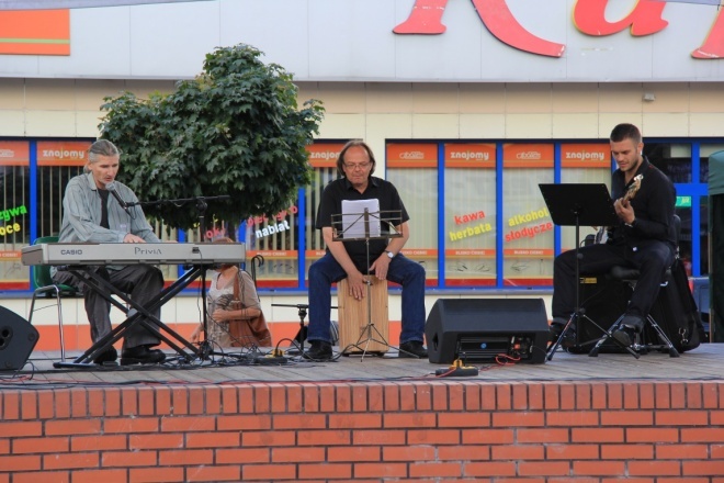 Nastoje we dwoje: Koncert zespołu Świt żywych muzyków [11 VIII 2012]] - zdjęcie #1 - eOstroleka.pl