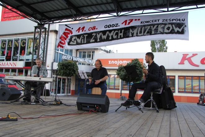 Nastoje we dwoje: Koncert zespołu Świt żywych muzyków [11 VIII 2012]] - zdjęcie #14 - eOstroleka.pl