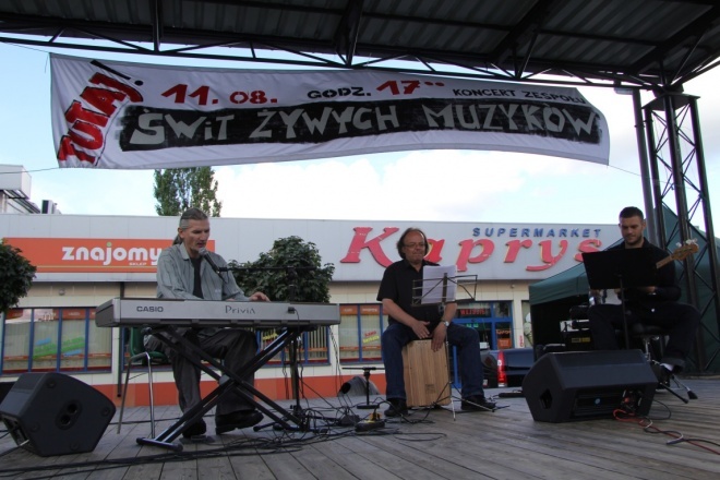 Nastoje we dwoje: Koncert zespołu Świt żywych muzyków [11 VIII 2012]] - zdjęcie #10 - eOstroleka.pl
