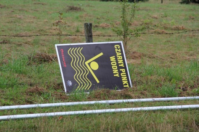 Czarny punkt na dzikim kąpielisku w Dzbeninie [14 VIII 2012] - zdjęcie #10 - eOstroleka.pl
