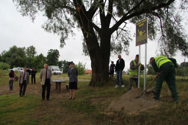 Czarny punkt na dzikim kąpielisku w Dzbeninie [14 VIII 2012] - zdjęcie #3 - eOstroleka.pl