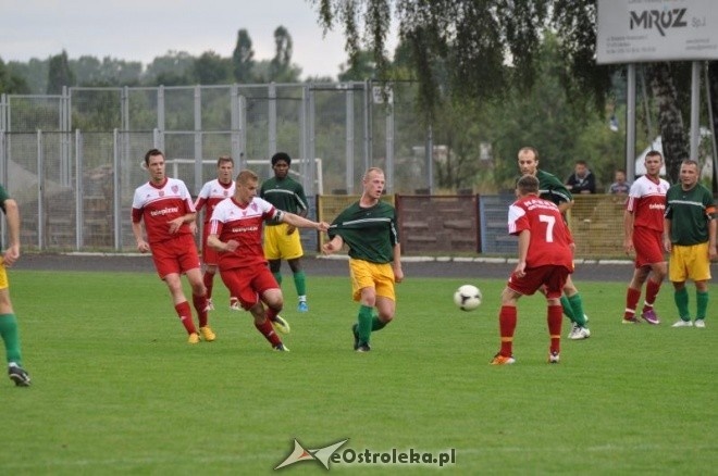 Narew Ostrołęka - Ostrovia Ostrów Mazowiecka 2:1 [15.08.2012] - zdjęcie #26 - eOstroleka.pl