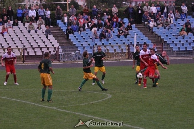 Narew Ostrołęka - Ostrovia Ostrów Mazowiecka 2:1 [15.08.2012] - zdjęcie #18 - eOstroleka.pl