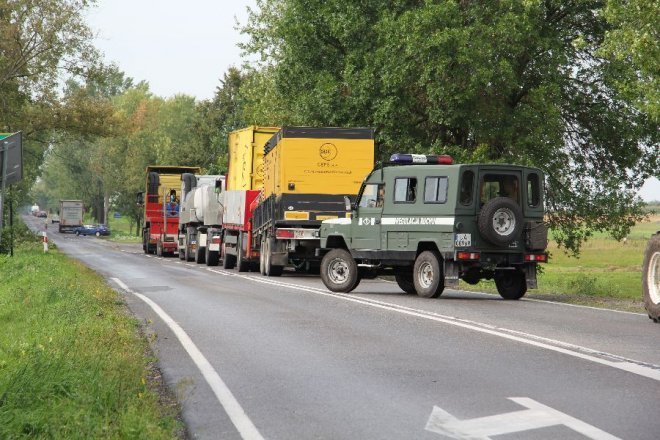 Potężna burza nad powiatem ostrołęckim: Wiatr zrywał dachy i powalał drzewa [22 VIII 2012]  - zdjęcie #20 - eOstroleka.pl