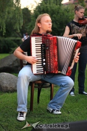 Art Czwartek: Cyjarz na Dachu [23.08.2012] - zdjęcie #15 - eOstroleka.pl