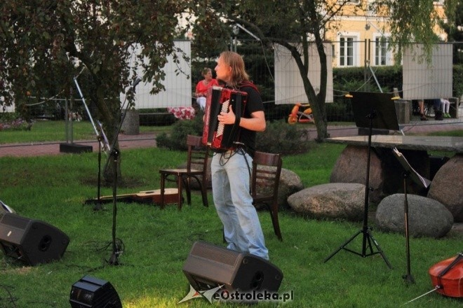 Art Czwartek: Cyjarz na Dachu [23.08.2012] - zdjęcie #2 - eOstroleka.pl