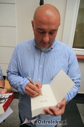 Promocja książki Bestie Tadeusza Płużańskiego [24.08.2012] - zdjęcie #25 - eOstroleka.pl