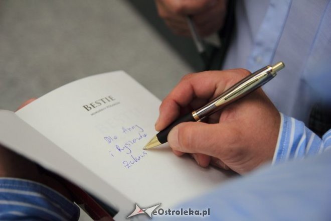 Promocja książki Bestie Tadeusza Płużańskiego [24.08.2012] - zdjęcie #24 - eOstroleka.pl