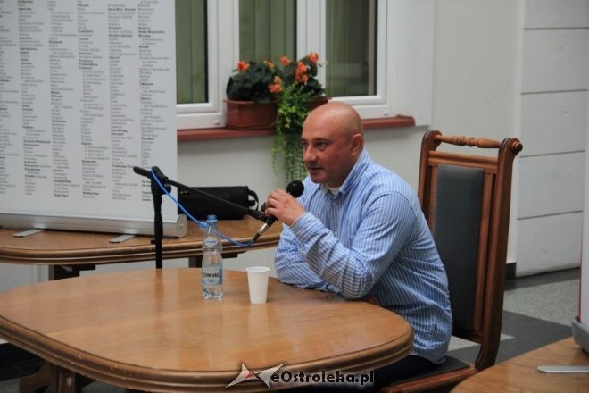 Promocja książki Bestie Tadeusza Płużańskiego [24.08.2012] - zdjęcie #14 - eOstroleka.pl