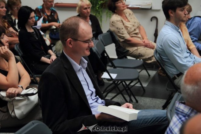 Promocja książki Bestie Tadeusza Płużańskiego [24.08.2012] - zdjęcie #9 - eOstroleka.pl