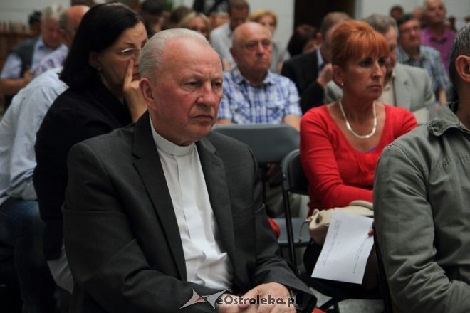 Promocja książki Bestie Tadeusza Płużańskiego [24.08.2012] - zdjęcie #4 - eOstroleka.pl