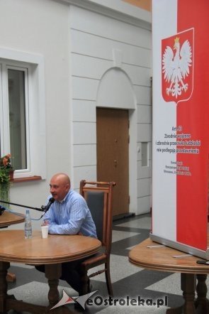 Promocja książki Bestie Tadeusza Płużańskiego [24.08.2012] - zdjęcie #2 - eOstroleka.pl