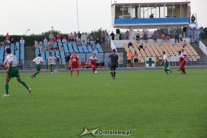 VI ligi: Narew Ostrołęka - Wkra Żuromin [25.08.2012] - zdjęcie #35 - eOstroleka.pl