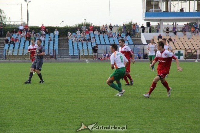VI ligi: Narew Ostrołęka - Wkra Żuromin [25.08.2012] - zdjęcie #30 - eOstroleka.pl