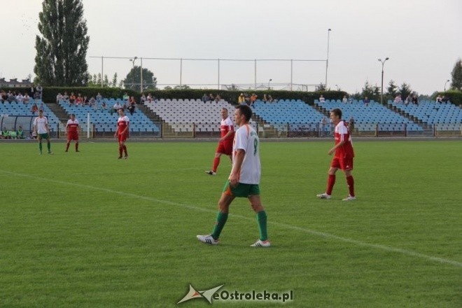 VI ligi: Narew Ostrołęka - Wkra Żuromin [25.08.2012] - zdjęcie #35 - eOstroleka.pl