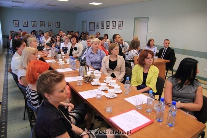 35 nauczycieli otrzymało akty nadania na wyższe stopnie zawodowe [29.08.2012] - zdjęcie #54 - eOstroleka.pl