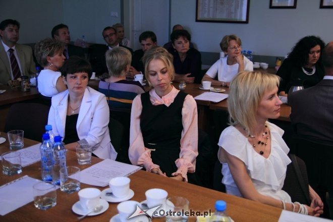 35 nauczycieli otrzymało akty nadania na wyższe stopnie zawodowe [29.08.2012] - zdjęcie #17 - eOstroleka.pl