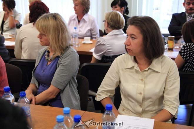 35 nauczycieli otrzymało akty nadania na wyższe stopnie zawodowe [29.08.2012] - zdjęcie #22 - eOstroleka.pl
