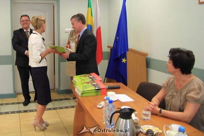 35 nauczycieli otrzymało akty nadania na wyższe stopnie zawodowe [29.08.2012] - zdjęcie #32 - eOstroleka.pl
